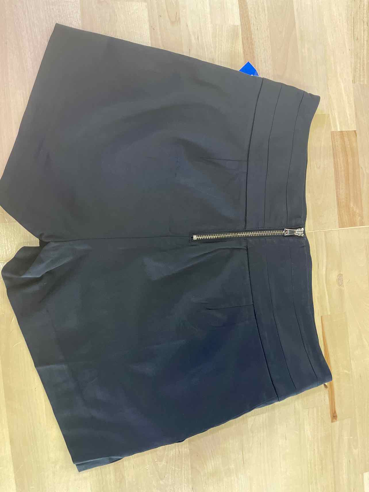 Bebe Women Size 8 Black Preloved Shorts