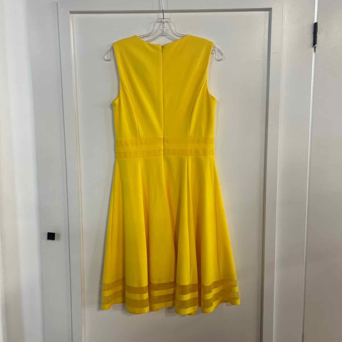 Calvin Klein Size 8 Yellow Preloved Dress