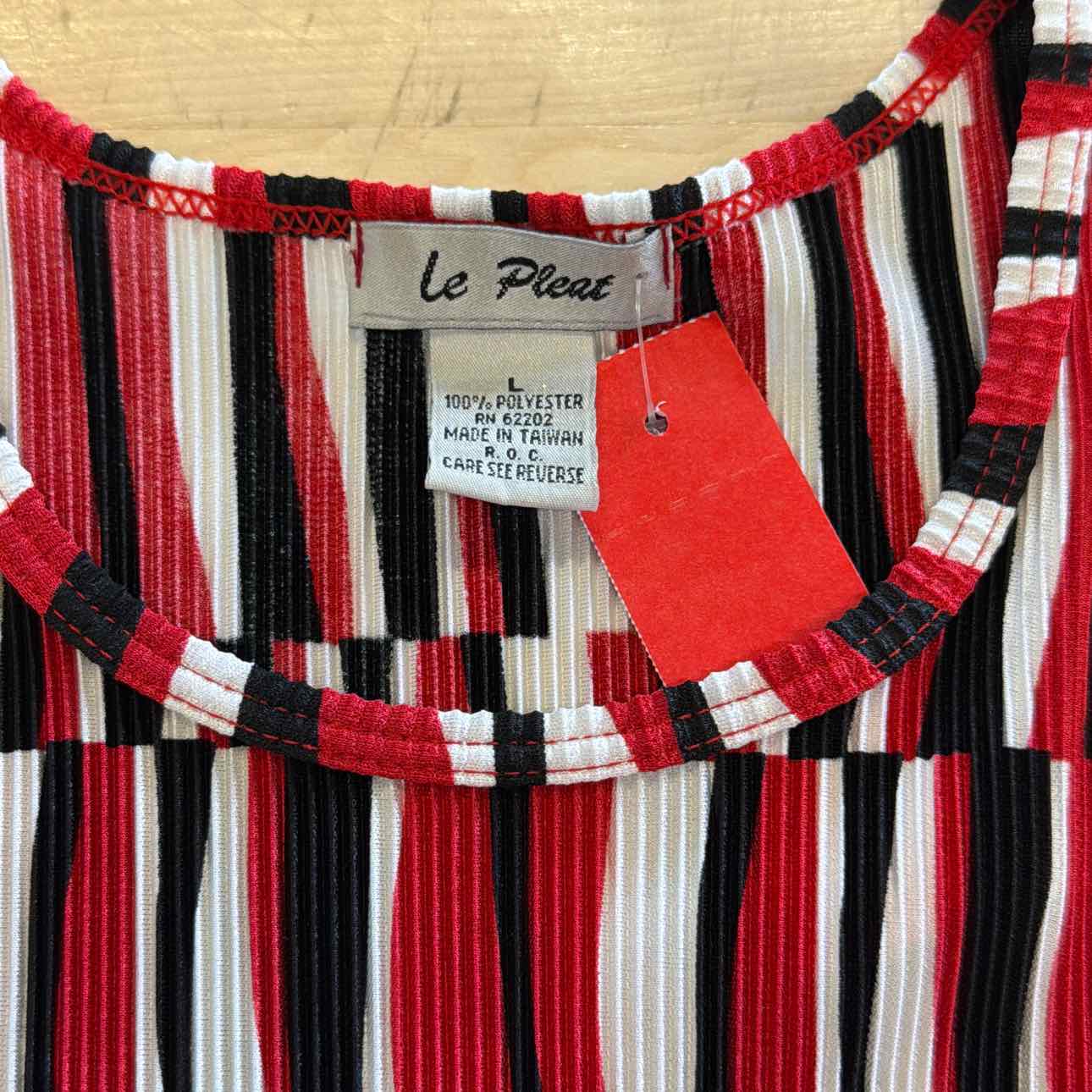 Size L Red Used Sleeveless