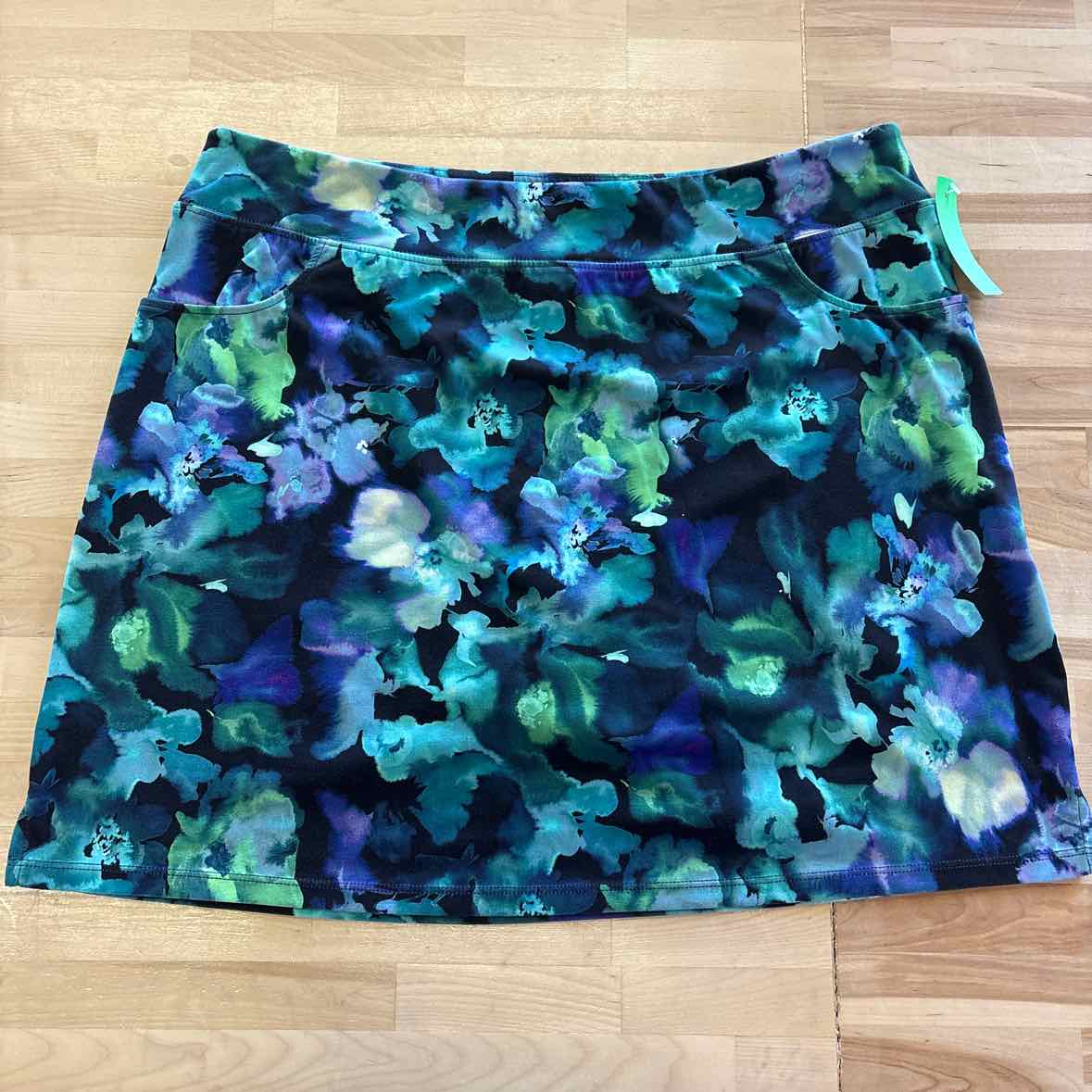 Ryandre Women Size XL green/purple Preloved Skorts