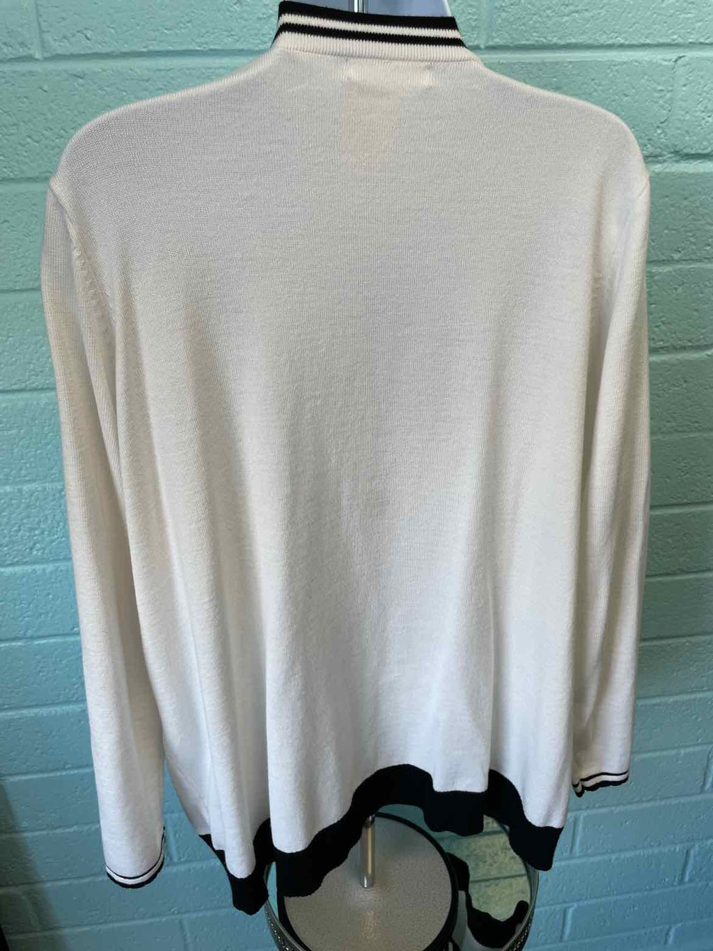 89th & Madison Size 2X White Sweater