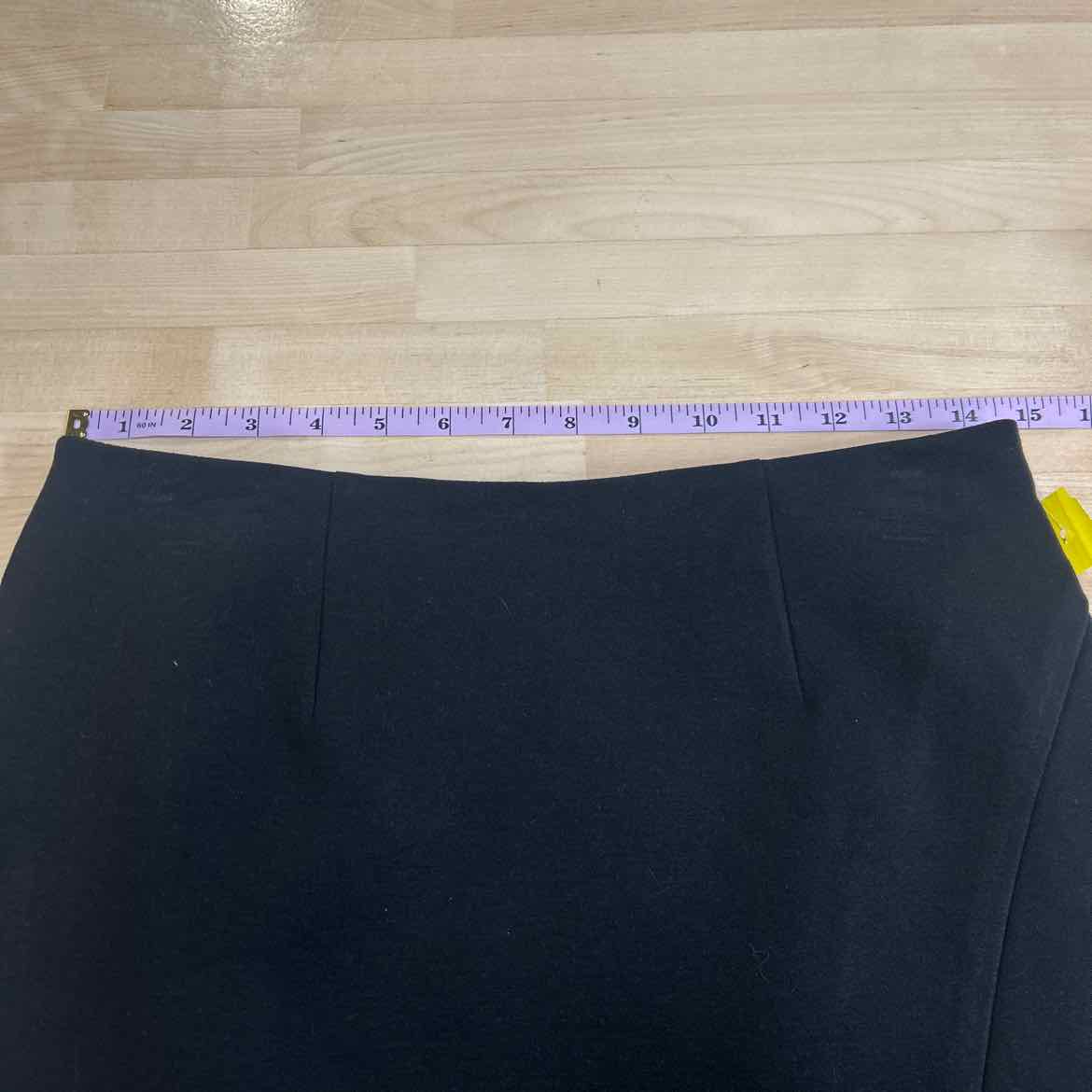 White House Black Market Size 4 Black Preloved Skirt
