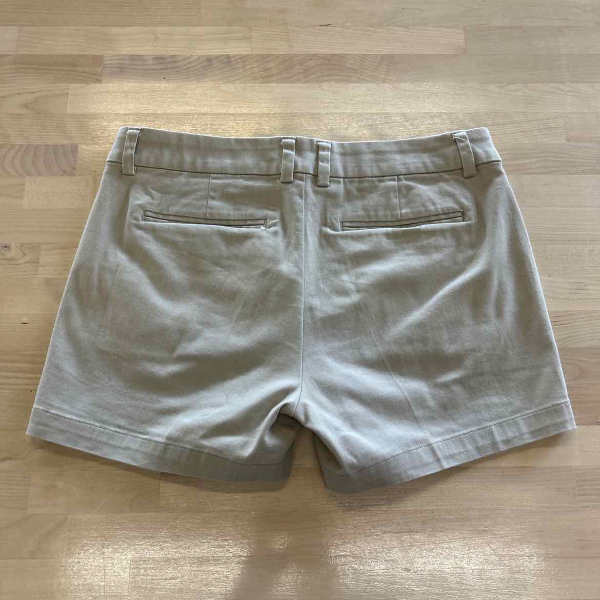 A New Approach Size 6 Tan Shorts