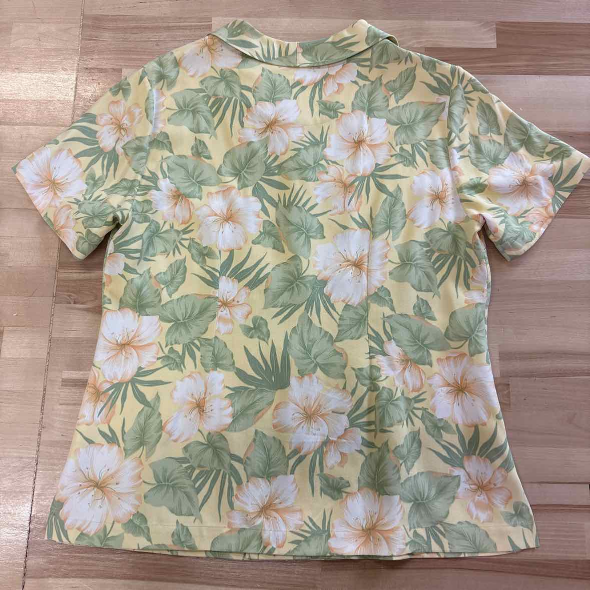 Tommy Bahama Size M Yellow Button Down Shirt