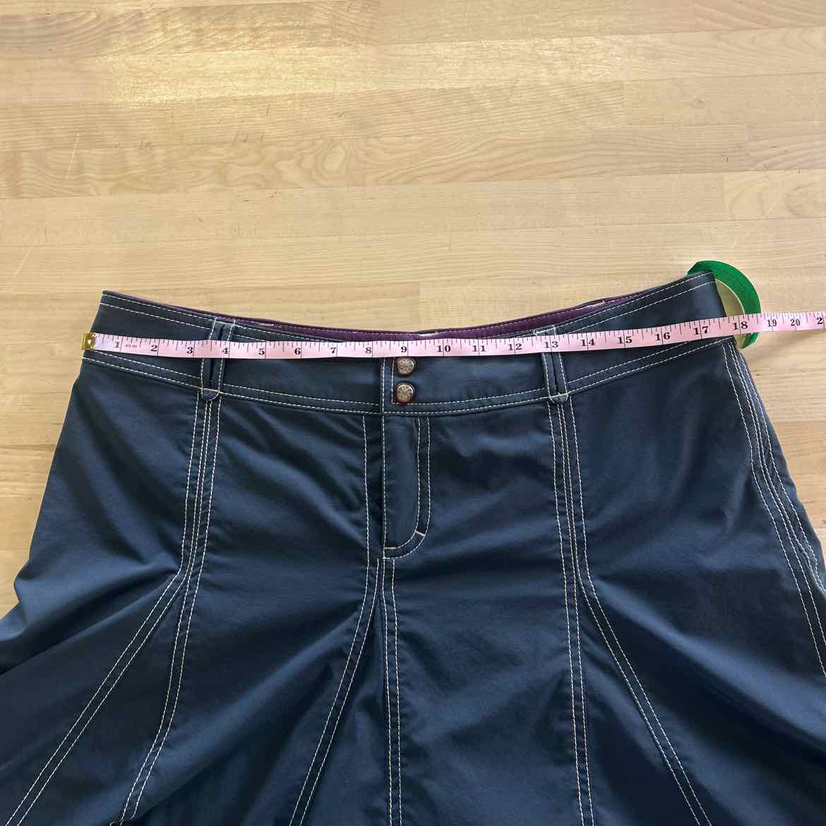Athleta Women Size 14 Gray Preloved Skorts
