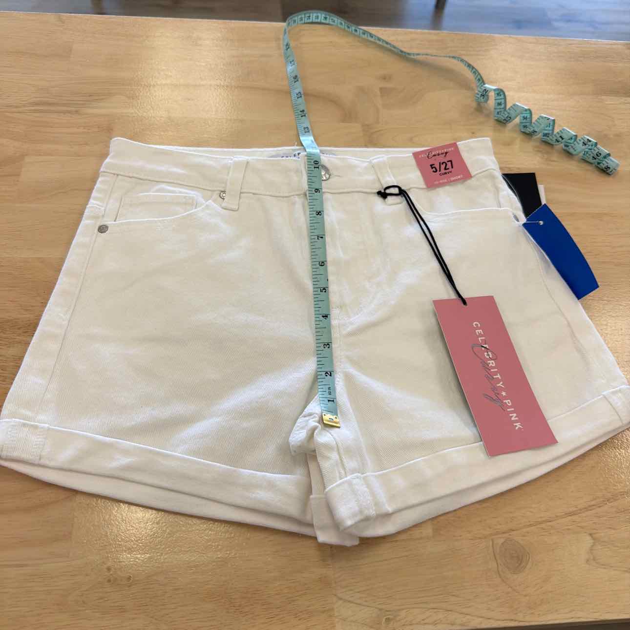 Celebrity pink Women Size 5  White New Shorts  High-Rise Curvy Denim Shorts