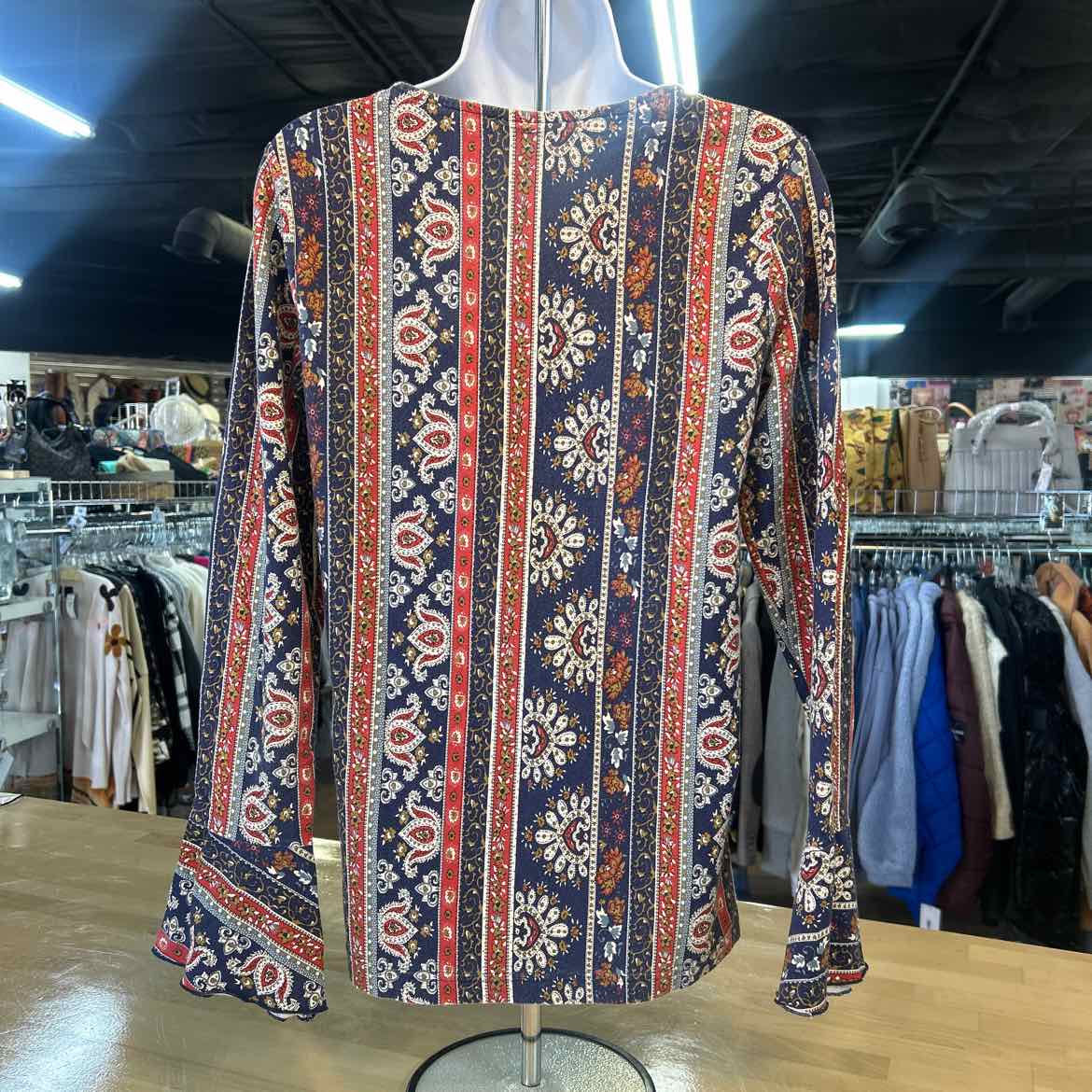 North Style Size M Blue Red Preloved Blouse LS