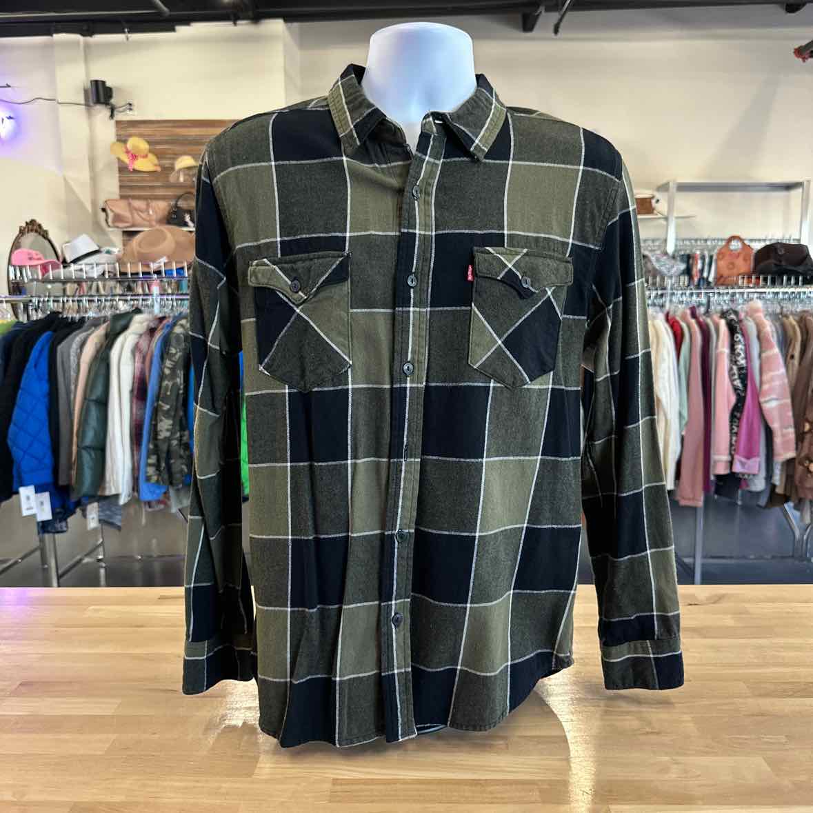 Levi's Size M Green MENS Button Down Shirt