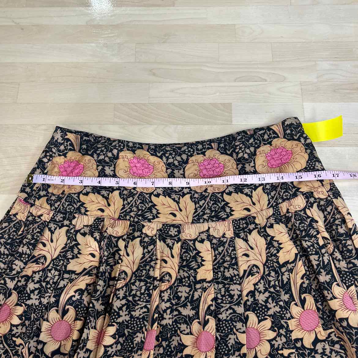 Eagle Size M Orange Preloved Skirt