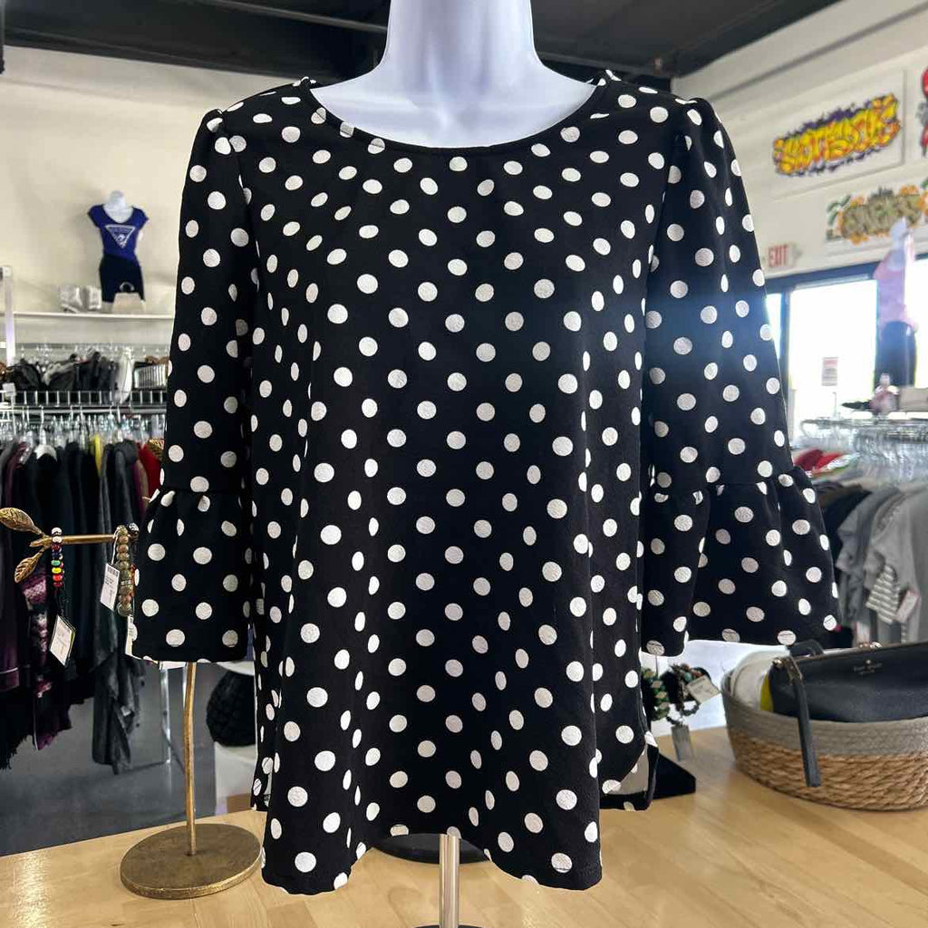 Green Envelope Size M Black Preloved Shirt