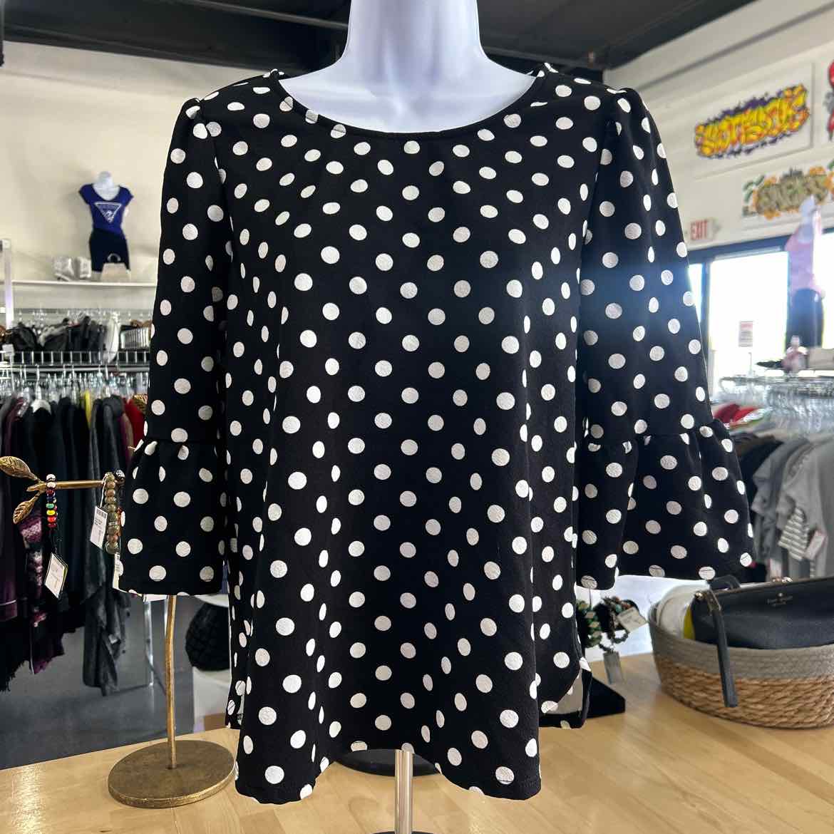 Green Envelope Size M Black Preloved Shirt