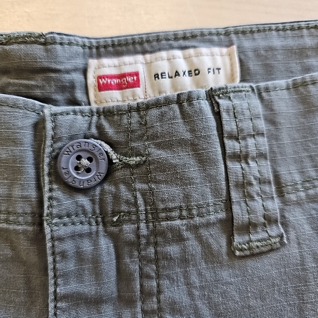 Wrangler Size 46 Green MENS Shorts