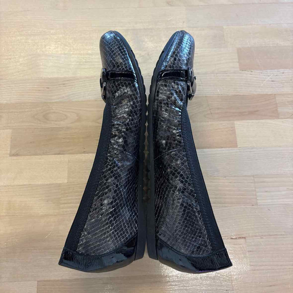 Munro Size 10 Black Flats