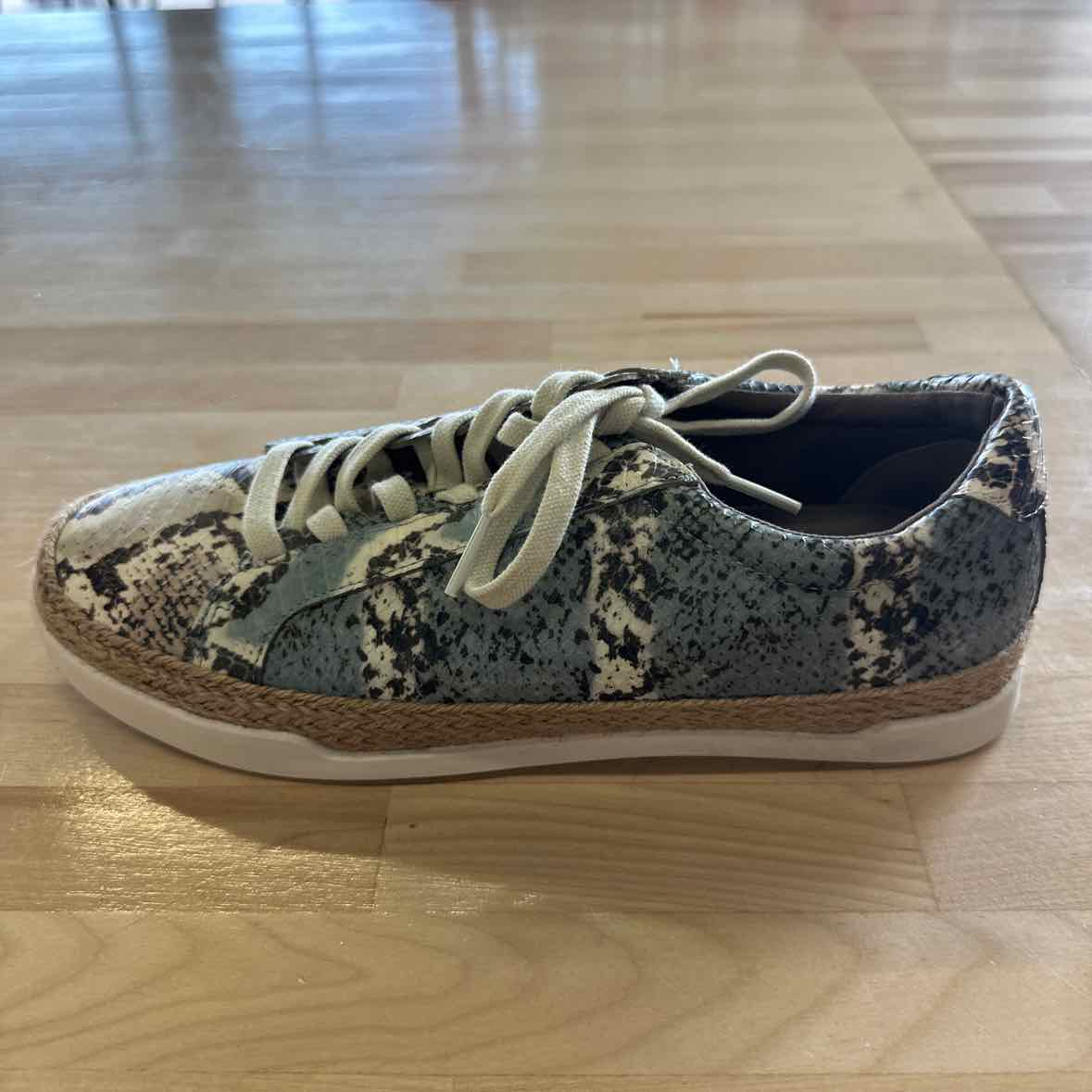 Crown Vintage Shoe Size 9 Blue & Beige Print Sneakers