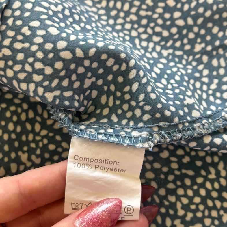 Angashion Size M Blue Preloved Blouse SS