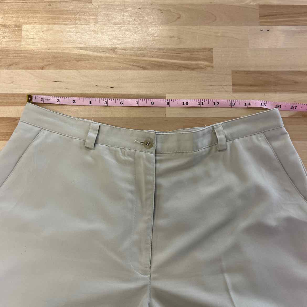 Liz Claiborne Women Size 14 Beige Preloved Shorts