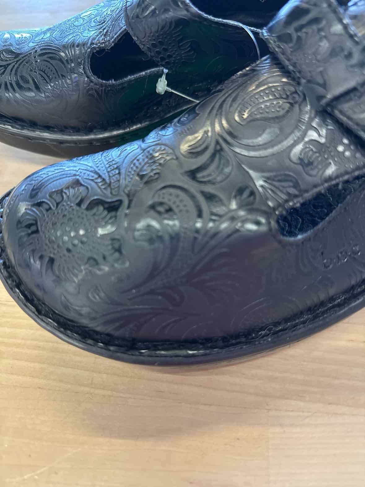 B.O.C. Size 10 Black Leather Preloved Clogs