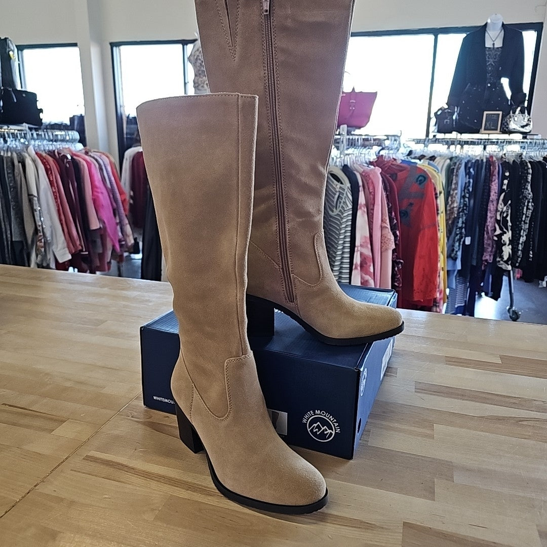 White Mountain Size 6 Tan Boots