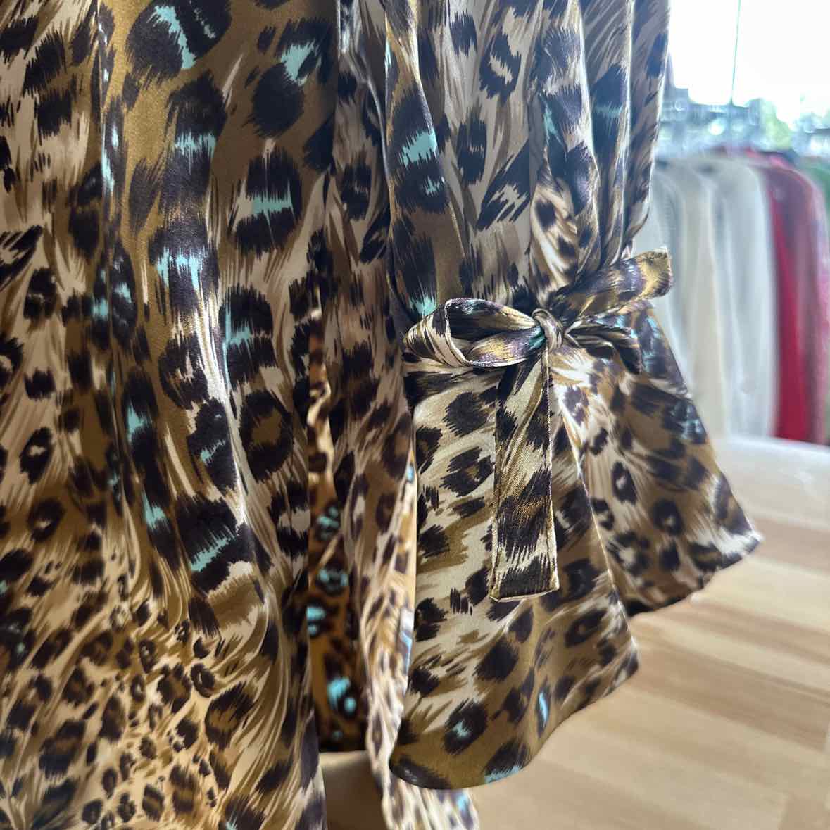 Bella Pelle Size L Brown Button Down Shirt