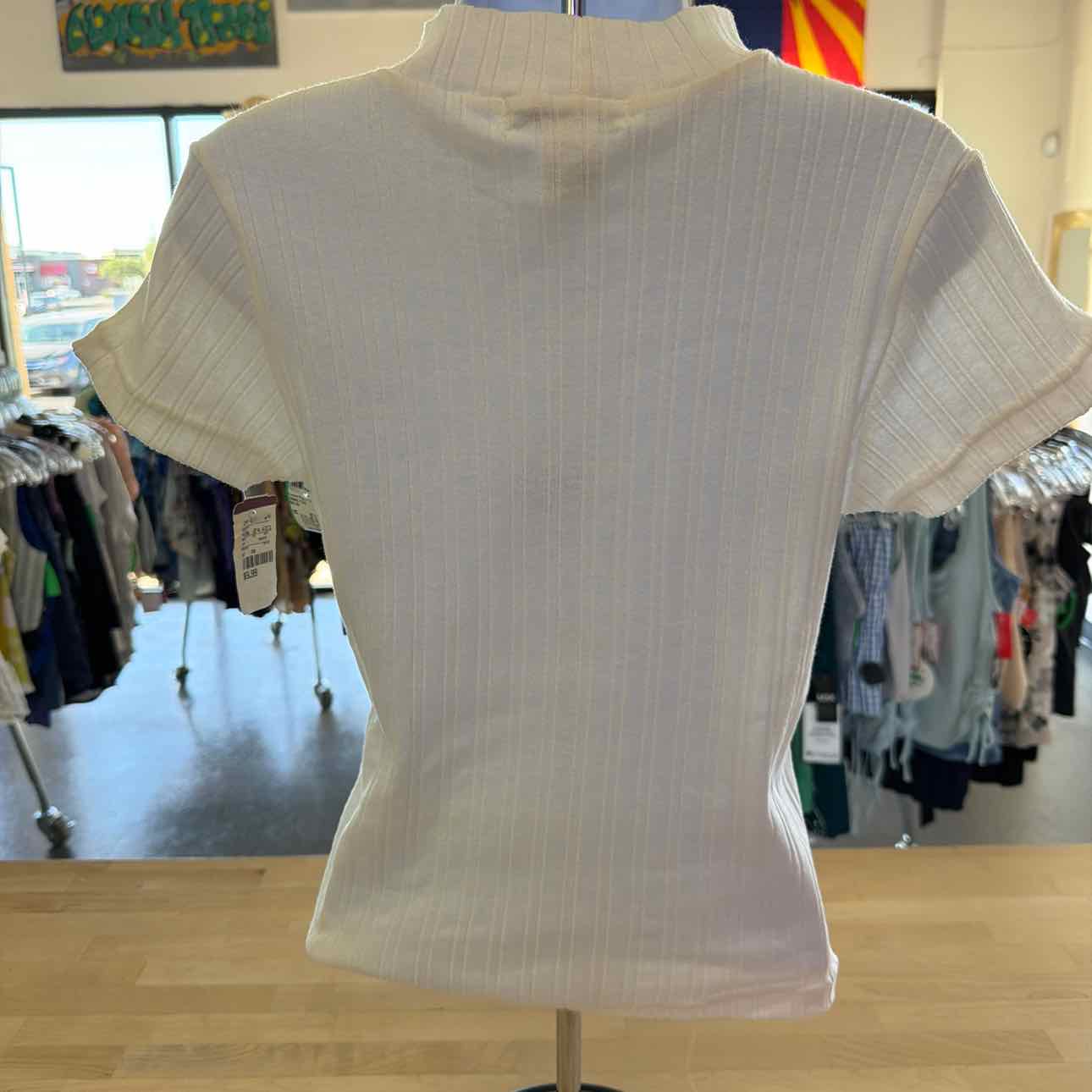 Size M White New Turtleneck