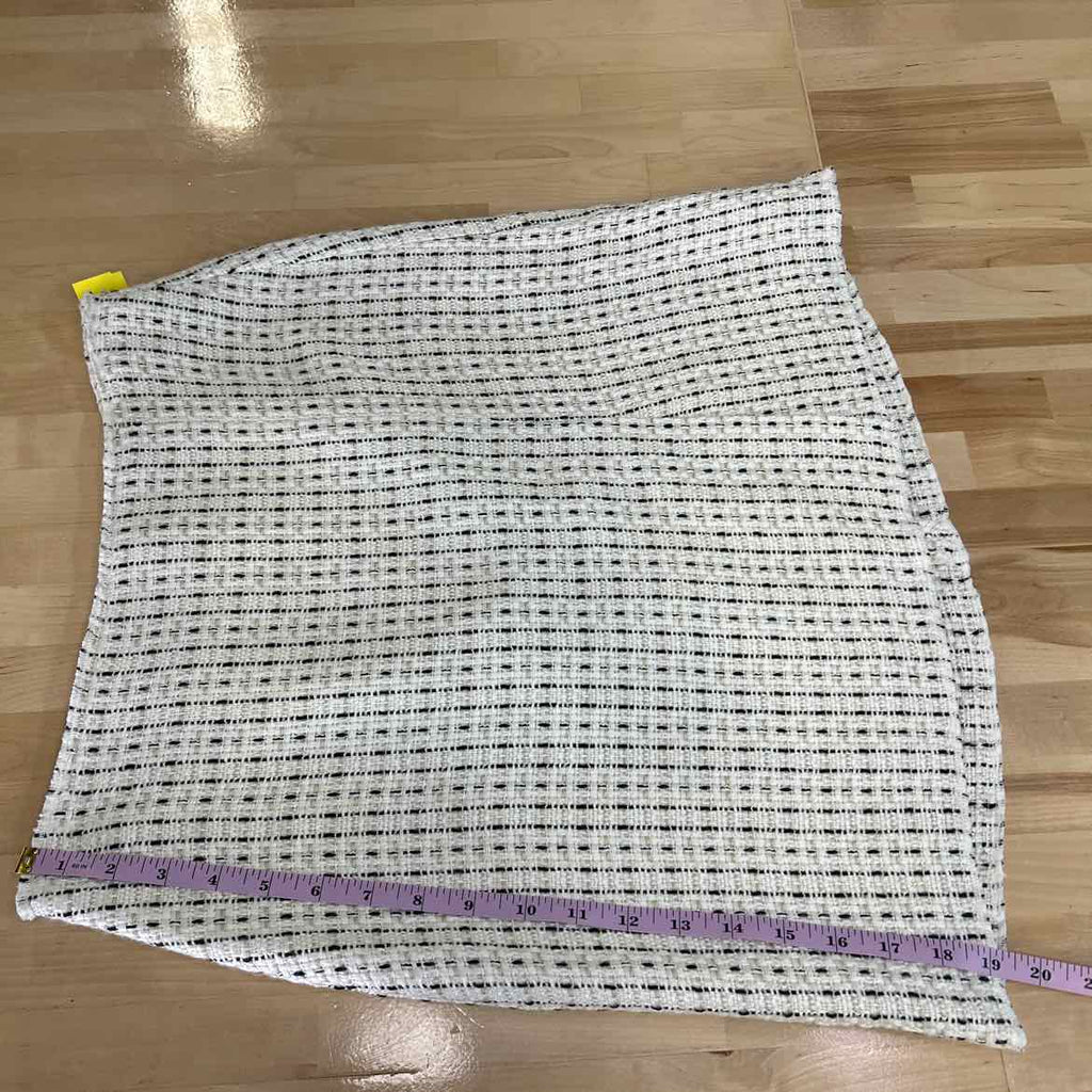 White House Black Market Size 4 White Preloved Skirt