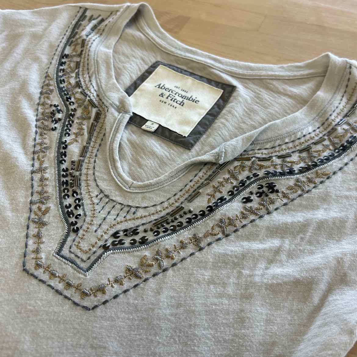 Abercrombie & Fitch Size S Gray Shirt