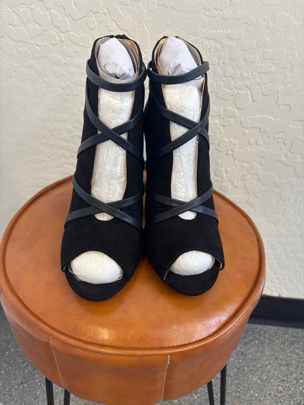 Journee Collection Shoe Size 8 Nude Heels