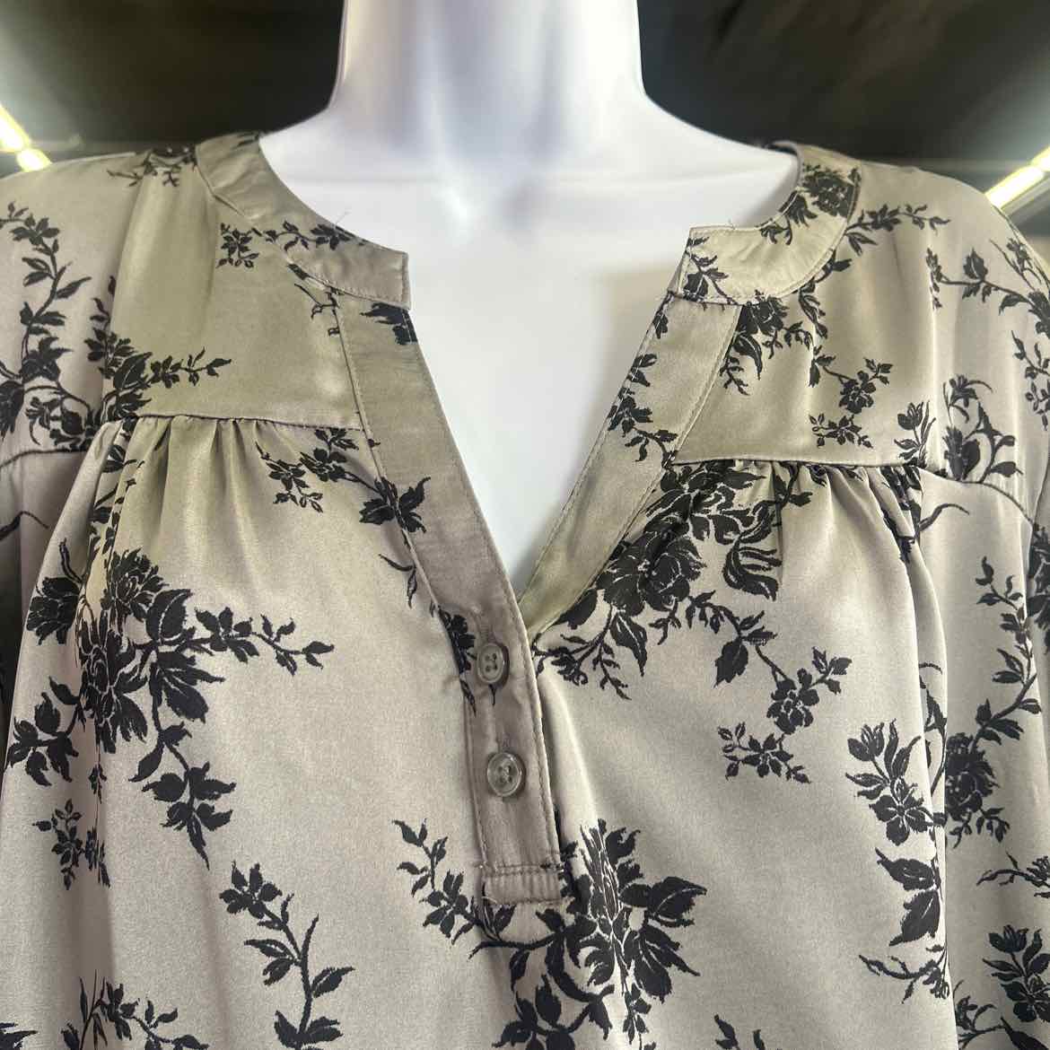 Maurices Size L Gray/Black Polyester Preloved Blouse LS