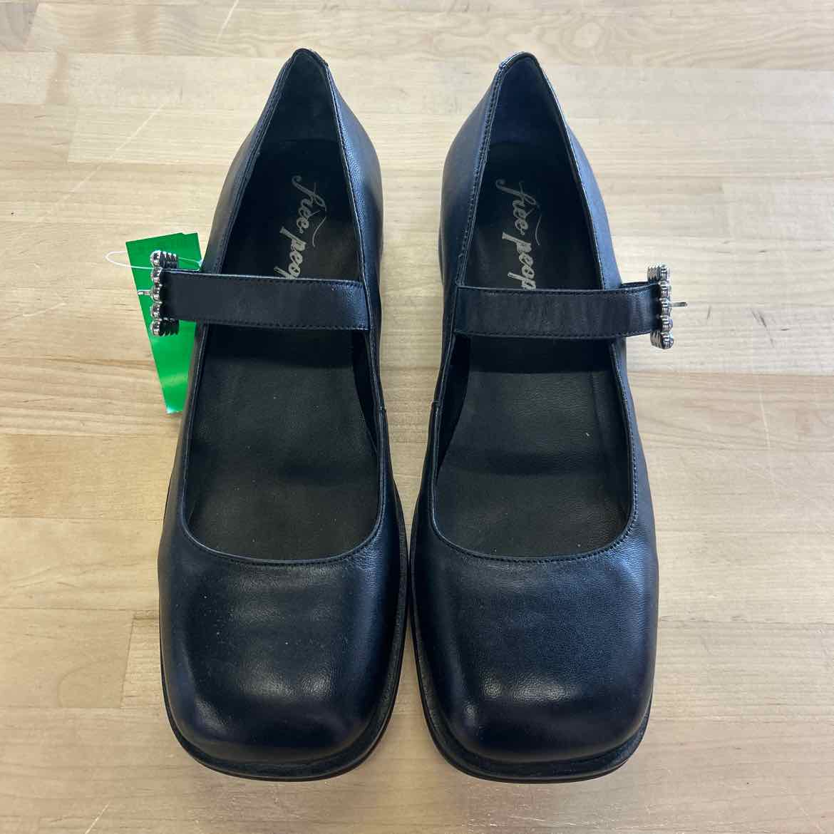 Free People Size 9.5 Black Preloved Flats