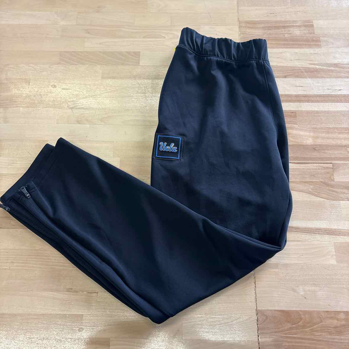 Under Armour Size M Black Sweatpants