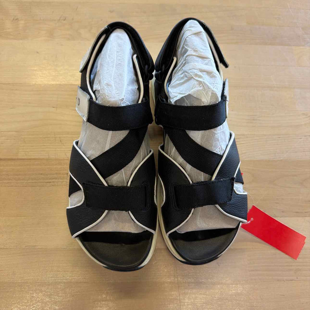 Earth Size 9.5 Black Preloved Sandals