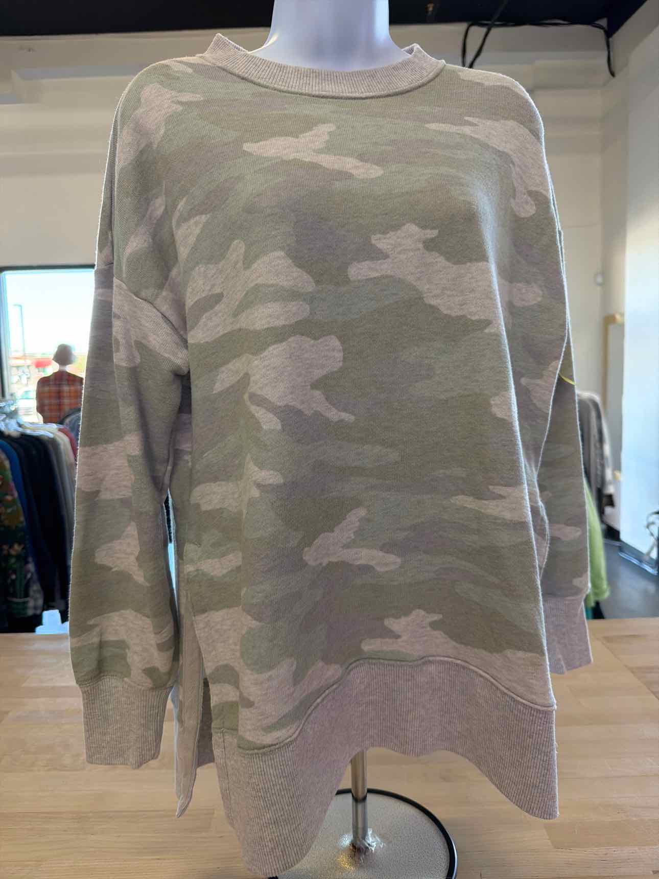 aerie Size XS Camo Sweater