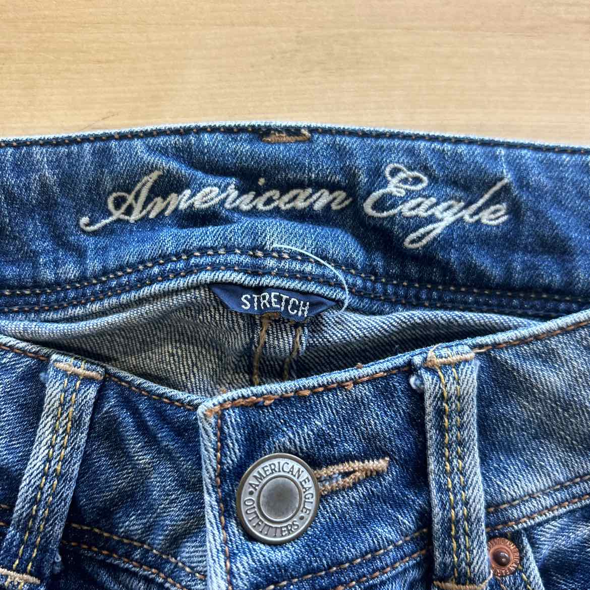 American Eagle Size 2 Blue Jeans