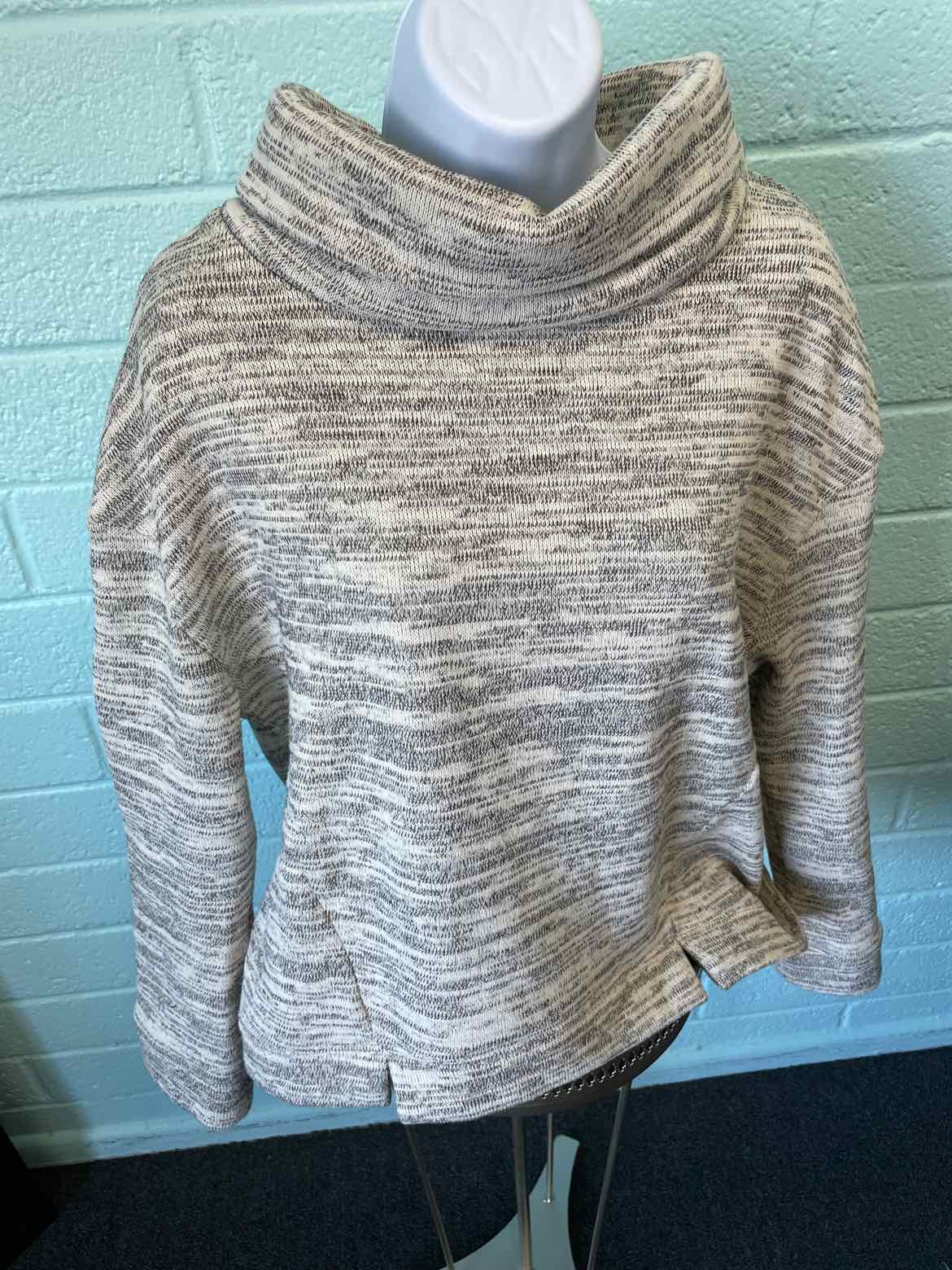 Saturday Sunday Size M Black & Cream Sweater