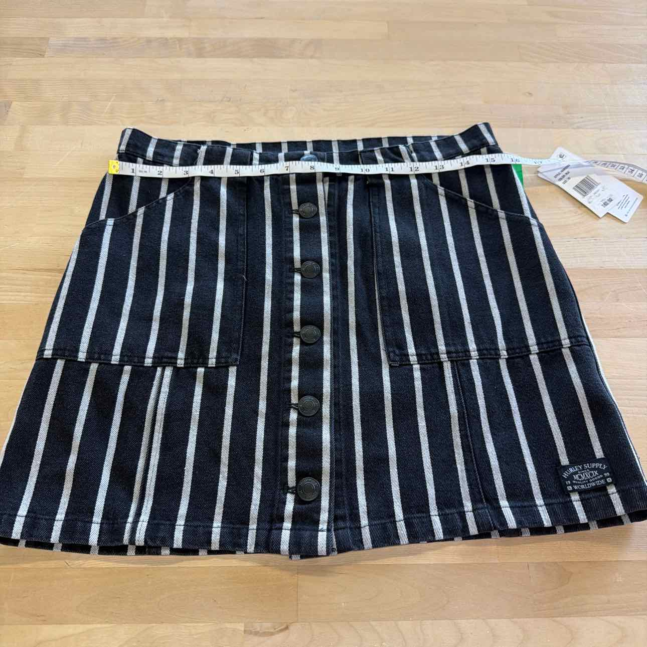 Hurley Juniors' Size 28 Sloan Button-Front Mini Skirt - Black