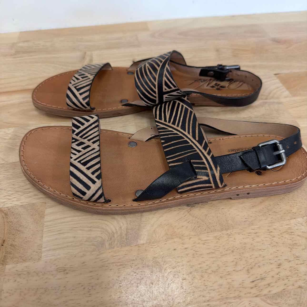 Patricia Nash Size 9 Tan Leather Preloved Flats