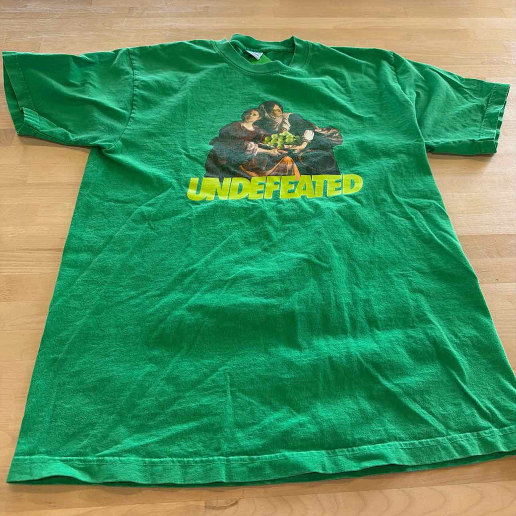 Undefeated Size M Green Preloved MENS T-shirt