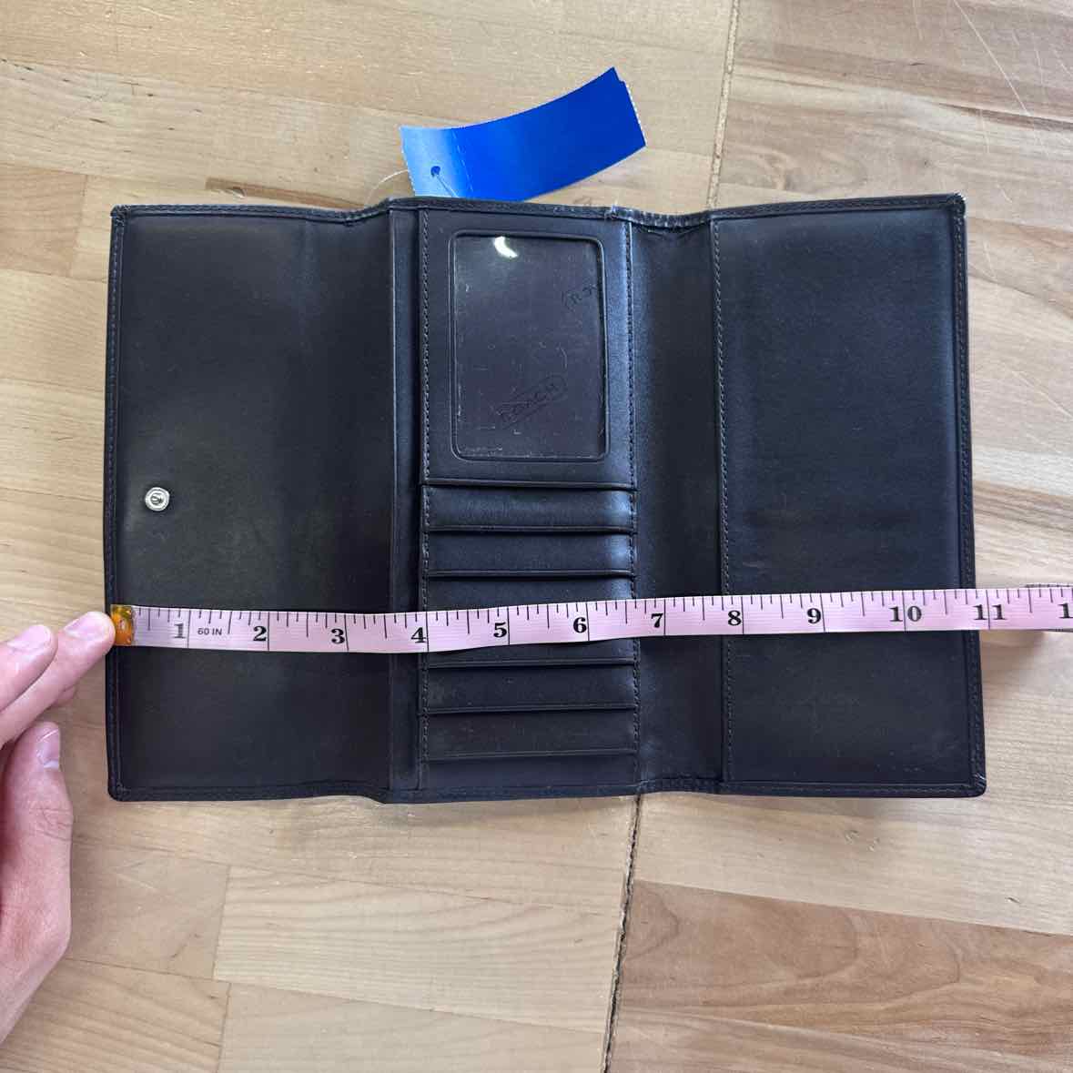 Coach Gold clutch Clutch