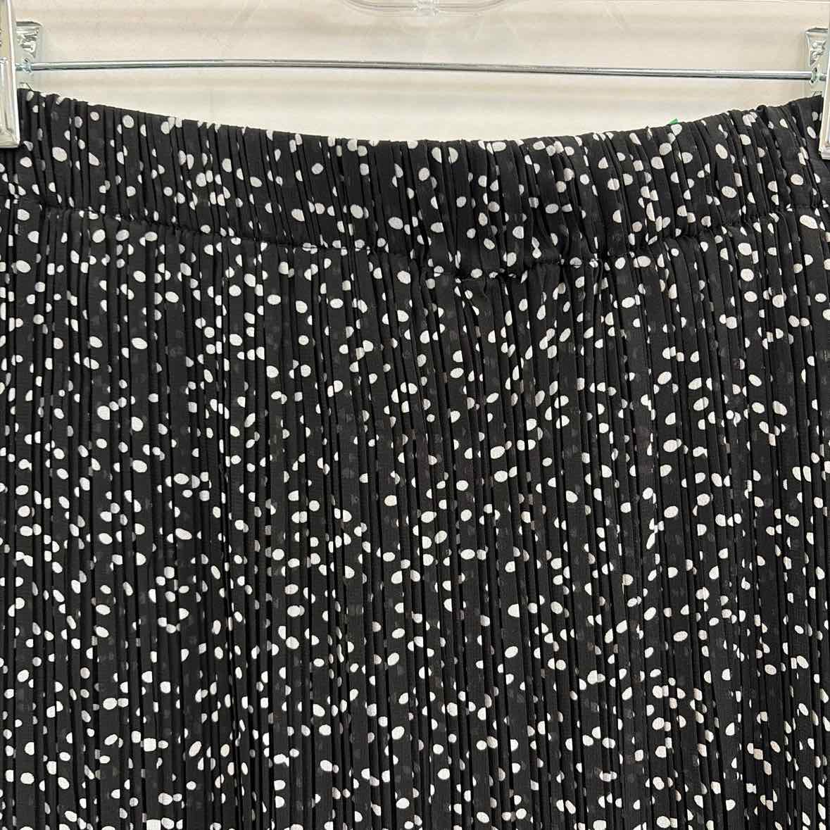 WDNY Size M Black White Preloved Skirt