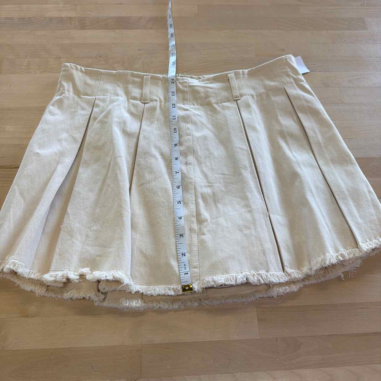 Ultra Flirt Juniors' Pleated Raw-Edge-Hem Mini Skort