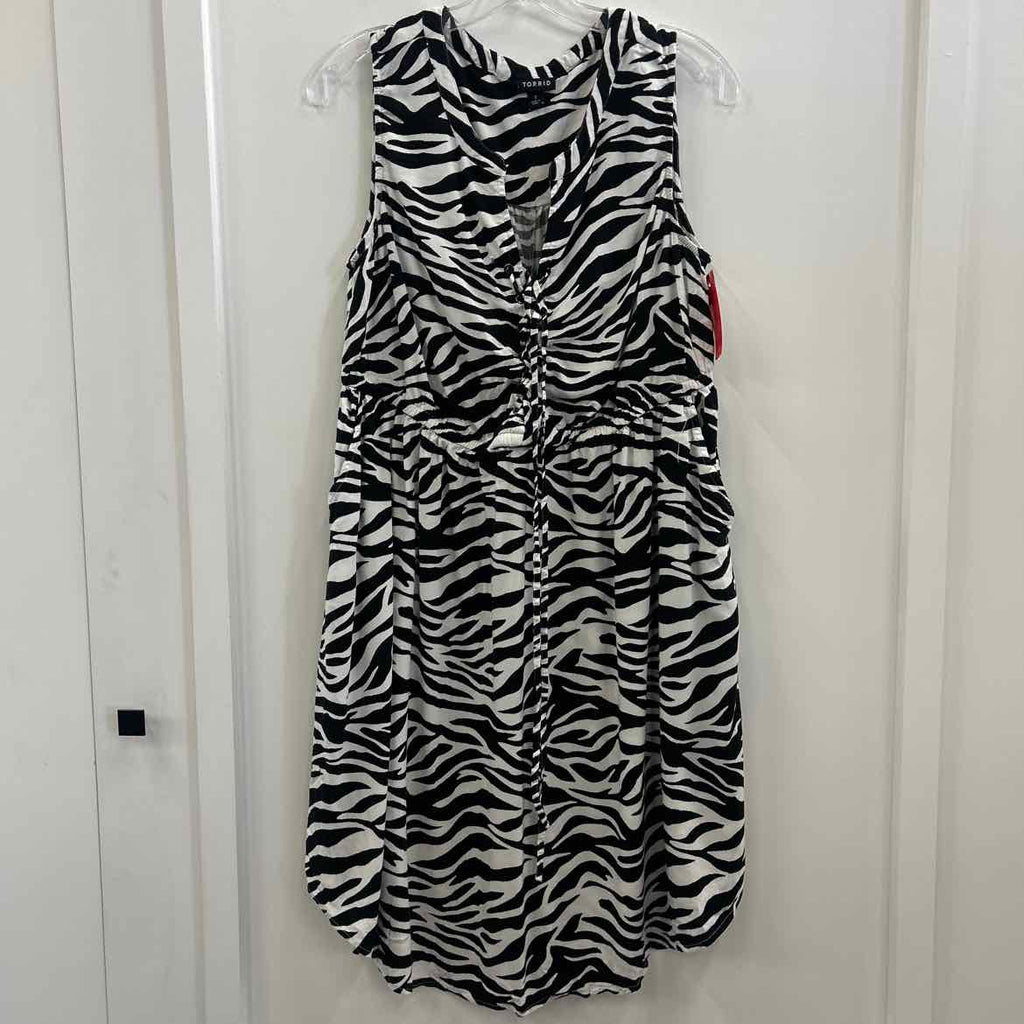 Torrid Size 1X Black/White Preloved Dress