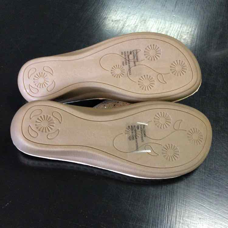 Cliffs Shoe Size 10 Silver Comate wedge Sandals NWT