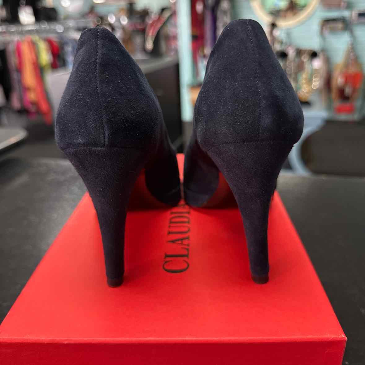 Claudia Ciuti Size 7 Navy Blue Suede Preloved Heels