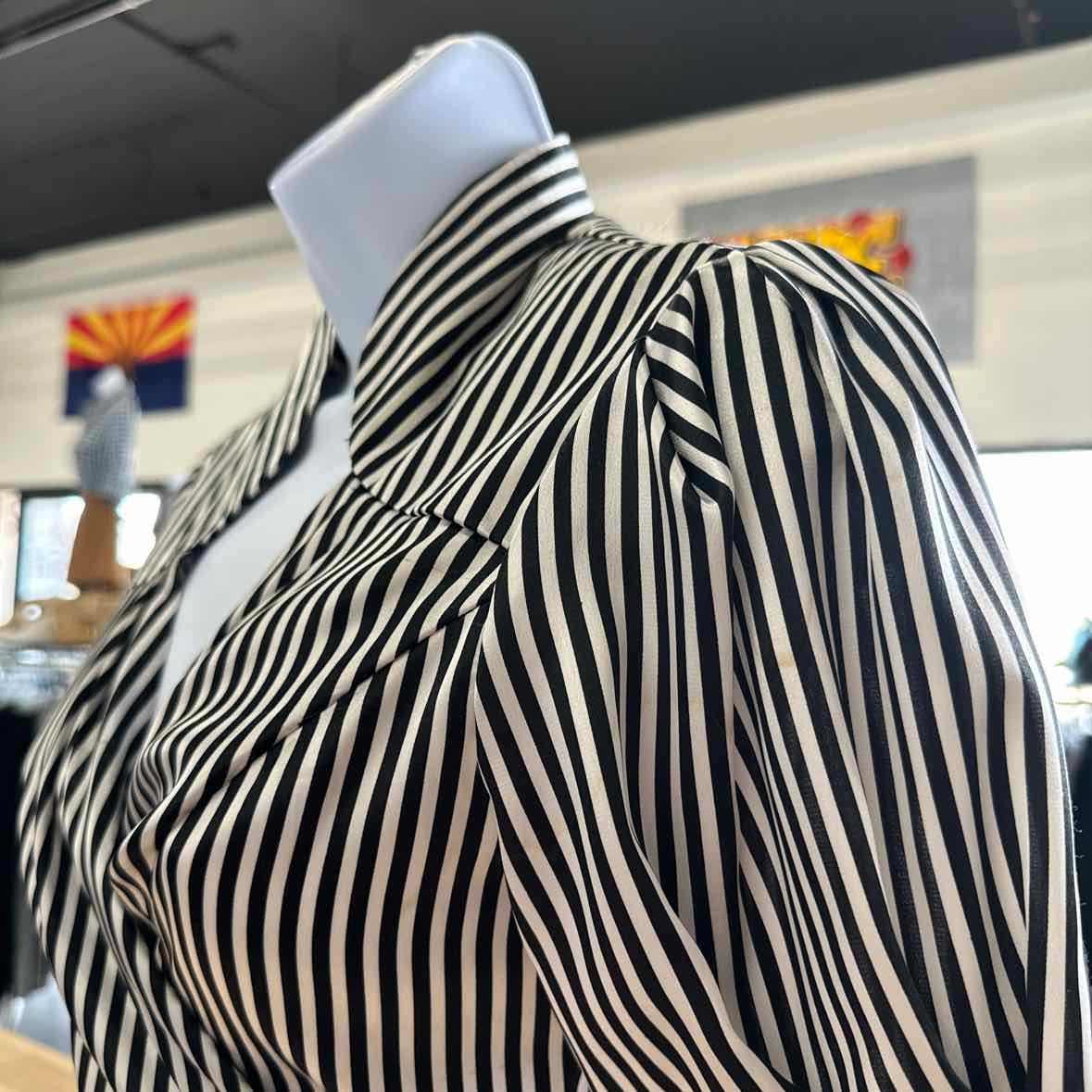 Nilika Size M Black/White Blouse