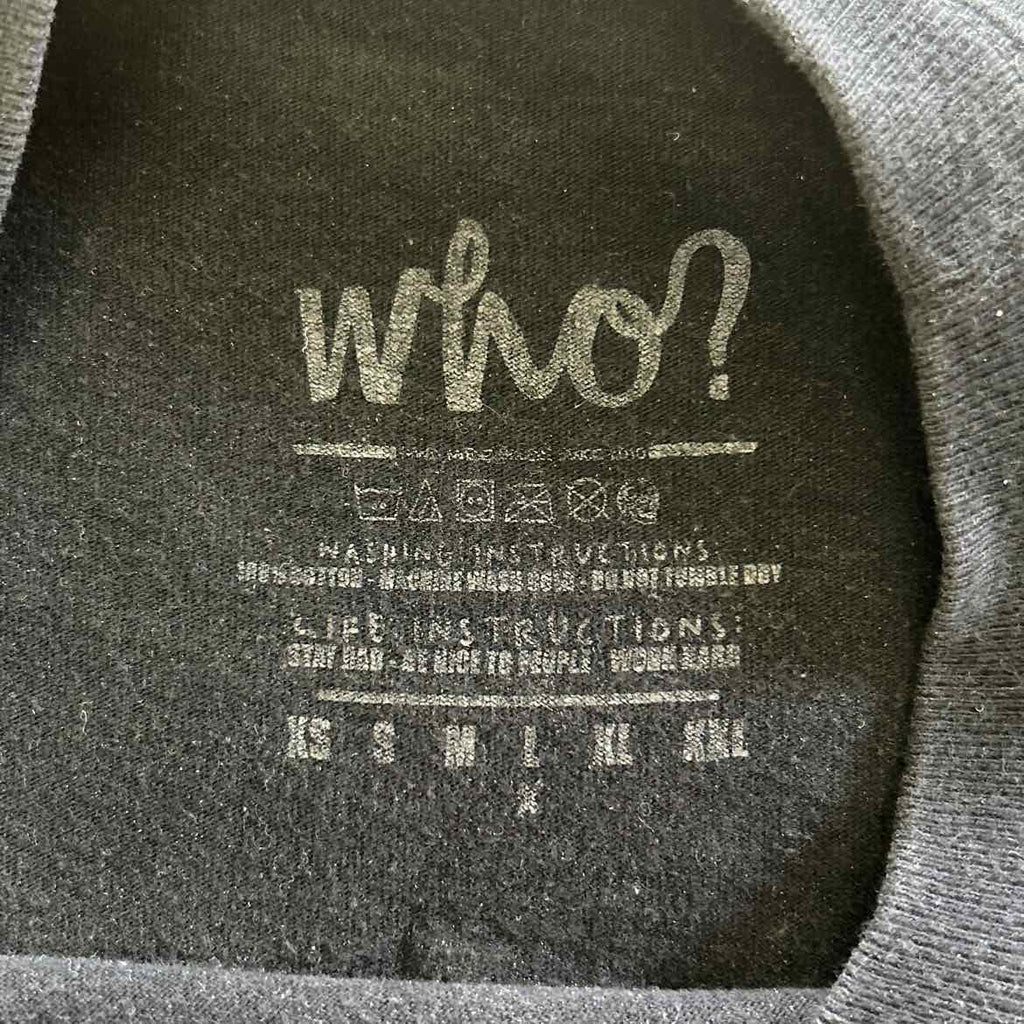 WHO? Size L Black Preloved MENS T-shirt