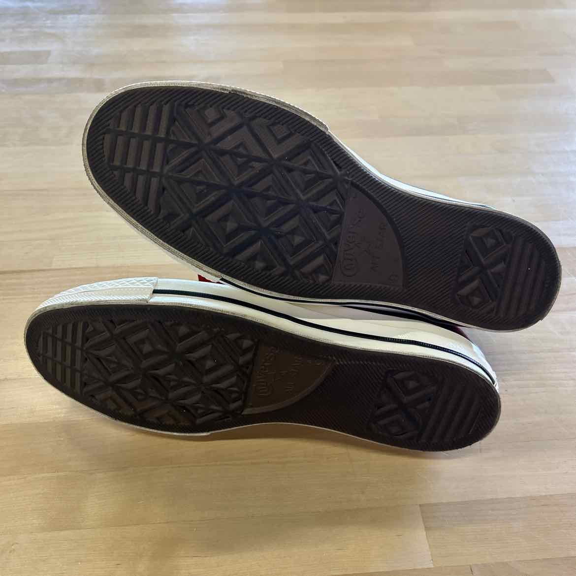 Converse Size 9 Maroon MENS Sneakers