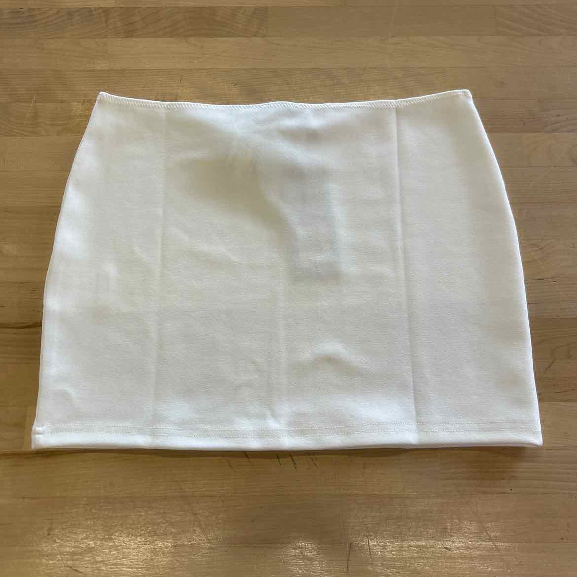 White Fox Size M White New Skirt