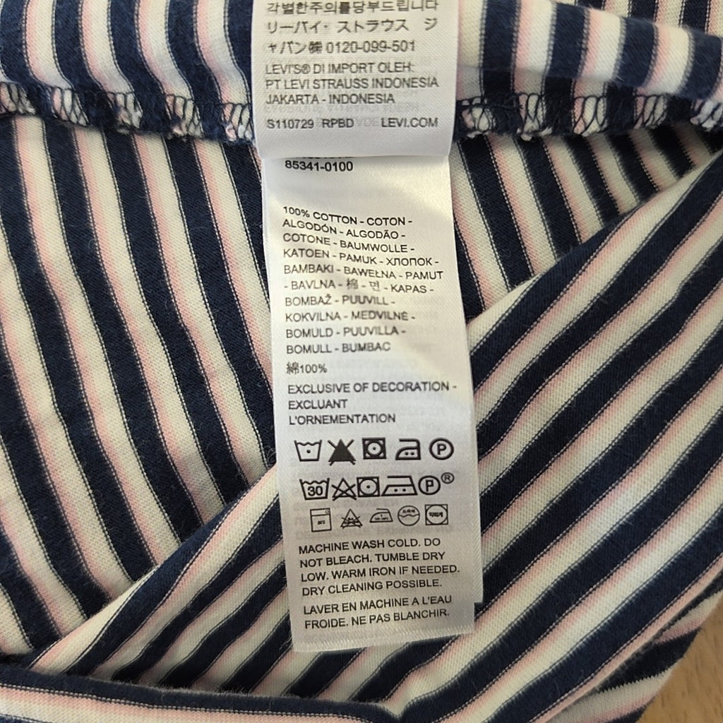 Levi's Size XS Perfect Cotton V-Neck Short-Sleeve T-Shirt