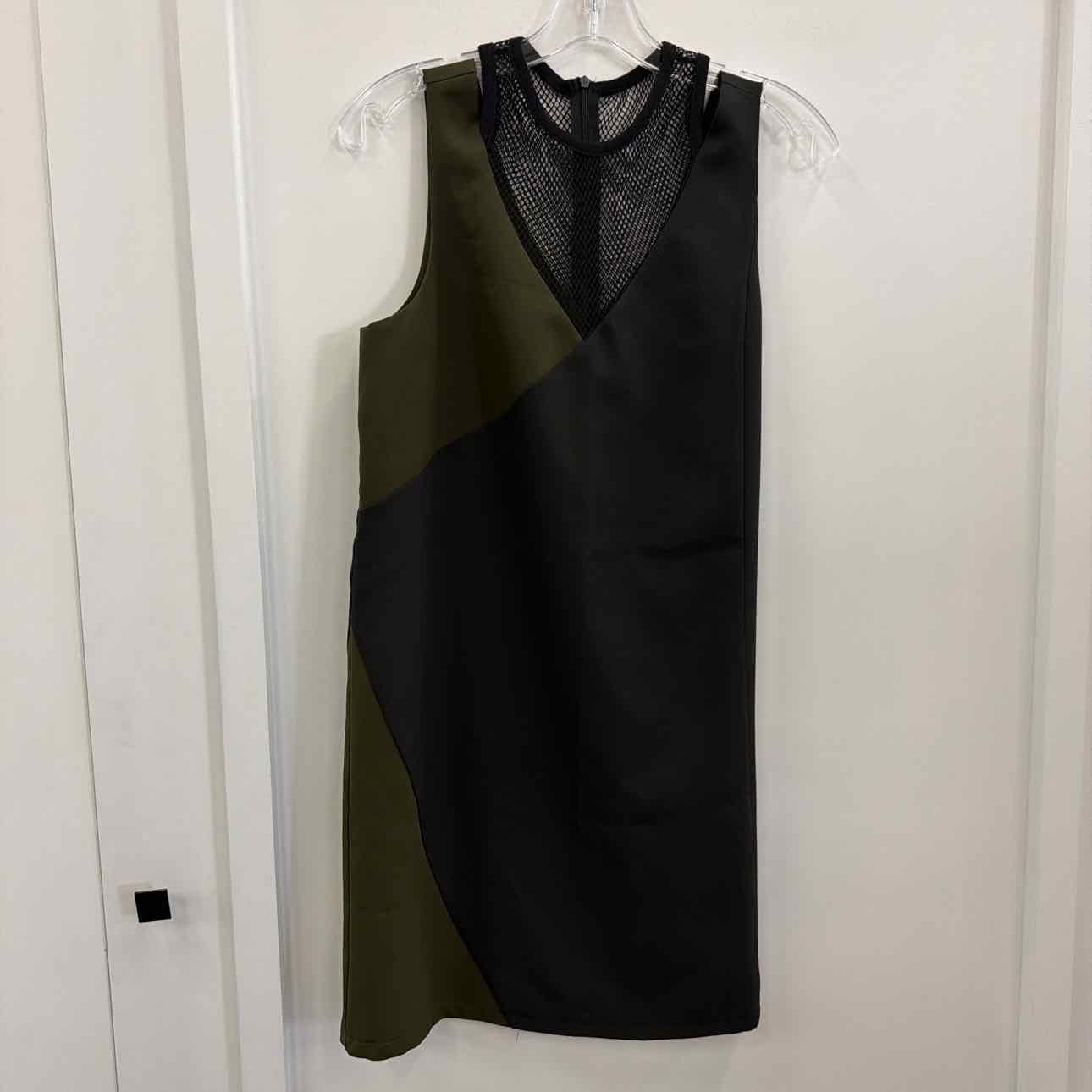 Something Borrowed Size M Black/Green Polyester Spandex Preloved Dress