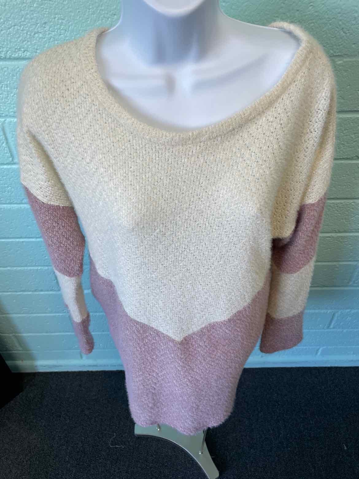 Lovely Melody Size M pink & white Sweater